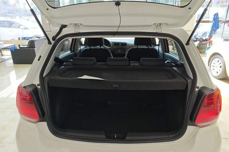 Used Volkswagen Polo 2018 1.5L Manual Drive-Comfort Model Trunk