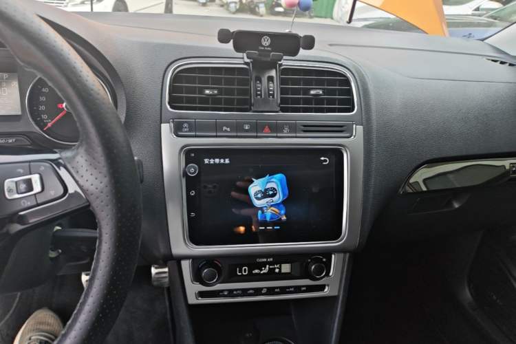 Used Volkswagen Polo 2018 1.5L Cross Polo Automatic Audio And AC Panel