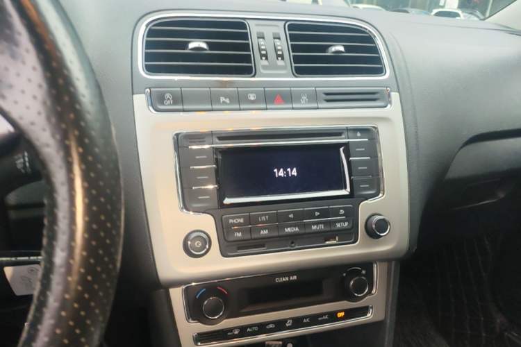 Used Volkswagen Polo 2018 1.5L Cross Polo Automatic Audio And AC Panel
