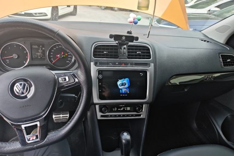 Used Volkswagen Polo 2018 1.5L Cross Polo Automatic Center Console