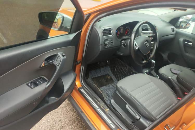 Used Volkswagen Polo 2018 1.5L Cross Polo Automatic Driver Seat