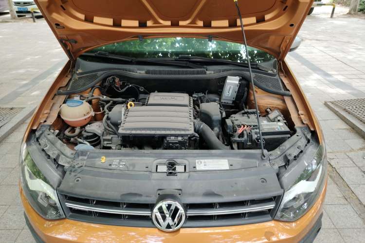 Used Volkswagen Polo 2018 1.5L Cross Polo Automatic Engine Bay