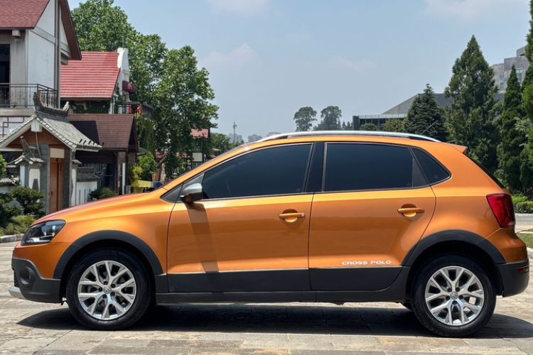 Used Volkswagen Polo 2018 1.5L Cross Polo Automatic Exterior 3