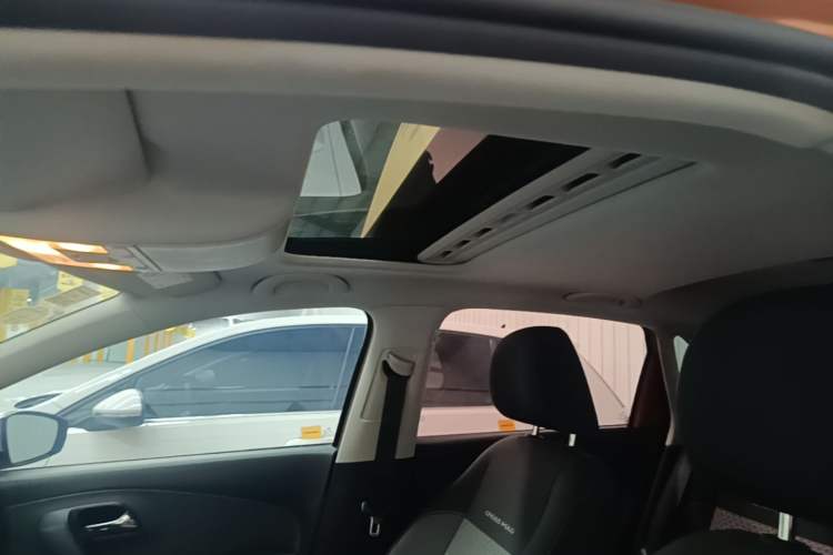 Used Volkswagen Polo 2018 1.5L Cross Polo Automatic Headliner