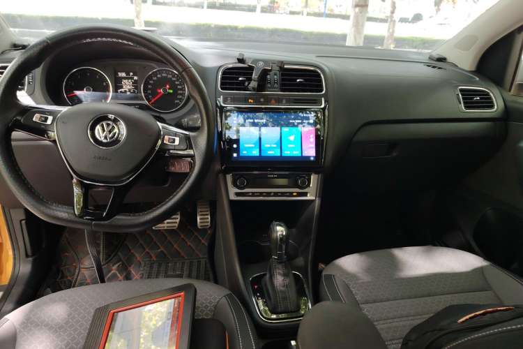 Used Volkswagen Polo 2018 1.5L Cross Polo Automatic Interior 2