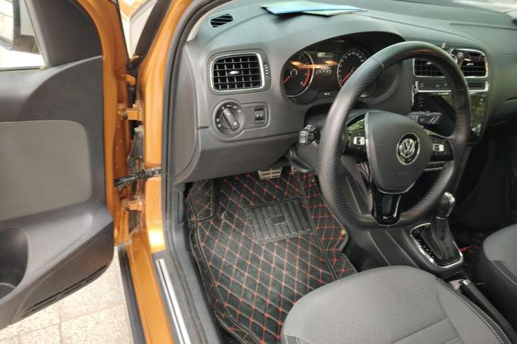 Used Volkswagen Polo 2018 1.5L Cross Polo Automatic Interior 3
