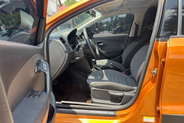 Used Volkswagen Polo 2018 1.5L Cross Polo Automatic Interior 4