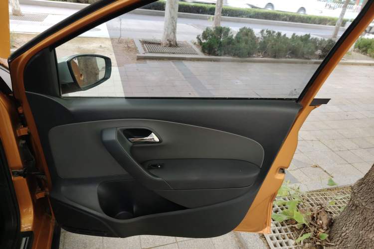 Used Volkswagen Polo 2018 1.5L Cross Polo Automatic Interior 5
