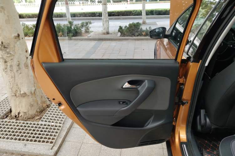 Used Volkswagen Polo 2018 1.5L Cross Polo Automatic Interior 8