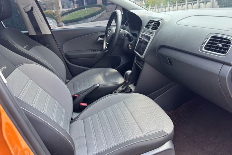 Used Volkswagen Polo 2018 1.5L Cross Polo Automatic Interior 8