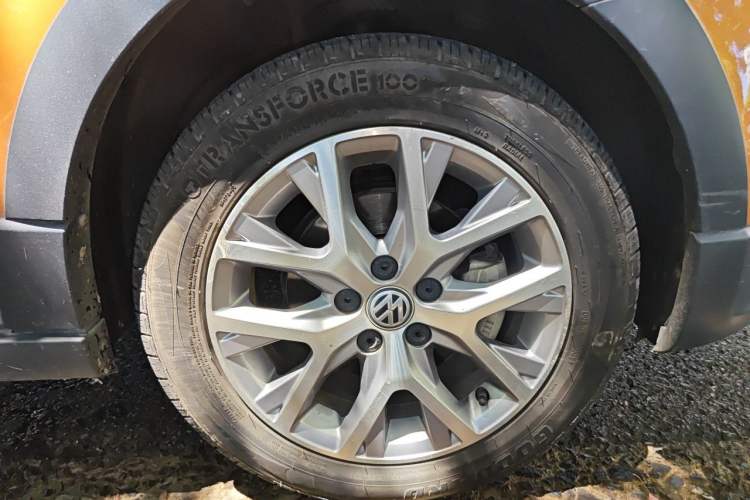 Used Volkswagen Polo 2018 1.5L Cross Polo Automatic Right Front Wheel Hub