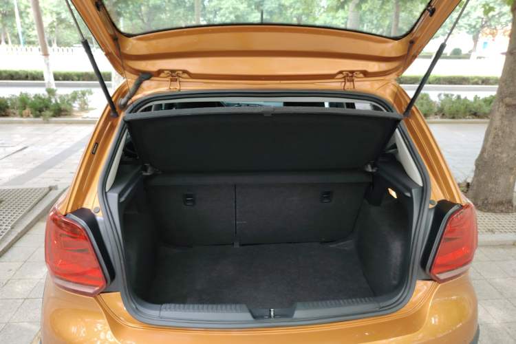 Used Volkswagen Polo 2018 1.5L Cross Polo Automatic Trunk
