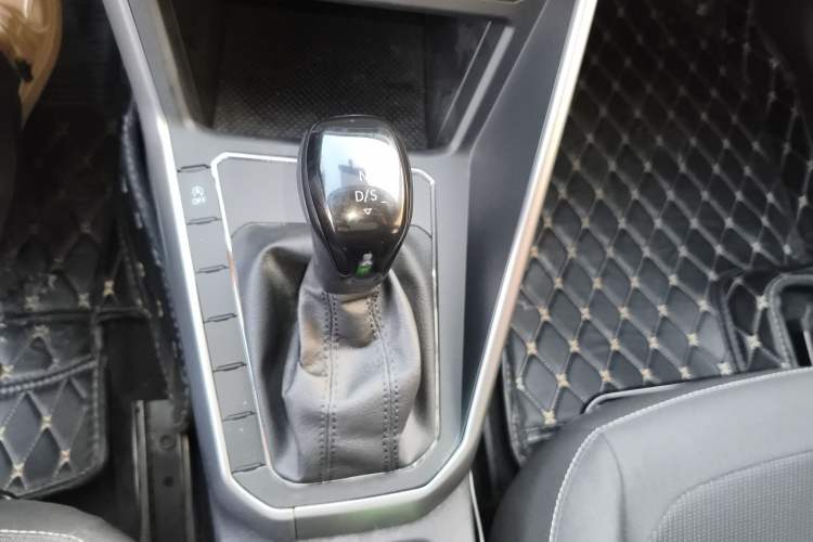 Used Volkswagen Polo 2019 Plus 1.5L Automatic Panoramic Enjoyment Edition Gear Lever