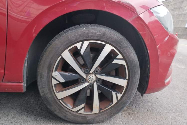 Used Volkswagen Polo 2019 Plus 1.5L Automatic Beats Trendy Cool Edition Right Front Wheel Hub