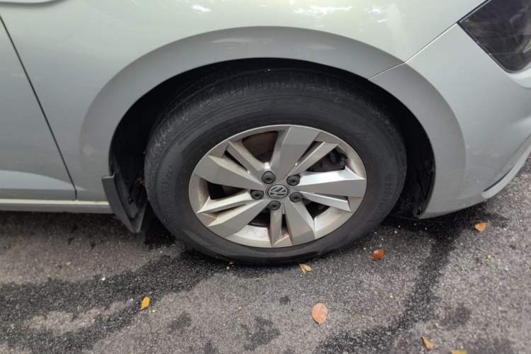 Used Volkswagen Polo 2019 Plus 1.5L Manual Panoramic Enjoyment Edition Right Front Wheel Hub