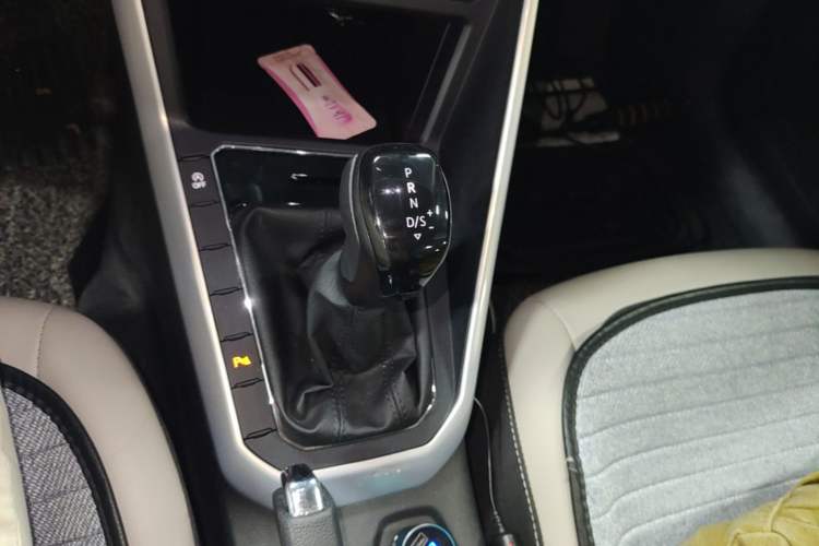 Used Volkswagen Polo 2019 Plus 1.5L Automatic Beats Trendy Cool Edition Gear Lever