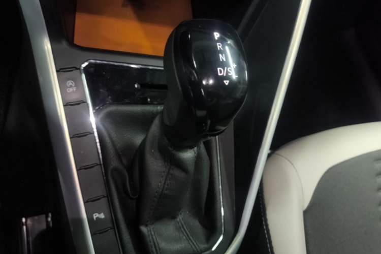 Used Volkswagen Polo 2019 Plus 1.5L Automatic Beats Trendy Cool Edition Gear Lever