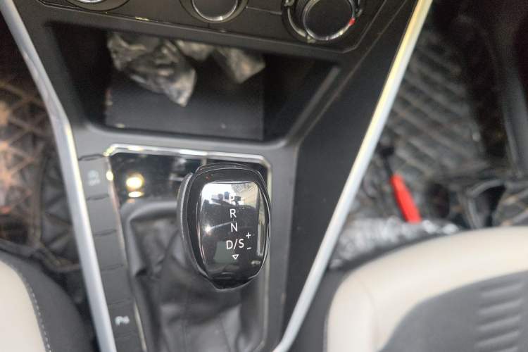 Used Volkswagen Polo 2019 Plus 1.5L Automatic Beats Trendy Cool Edition Gear Lever