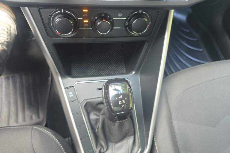 Used Volkswagen Polo 2019 Plus 1.5L Automatic Panoramic Enjoyment Edition Gear Lever