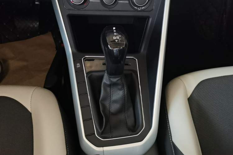 Used Volkswagen Polo 2019 Plus 1.5L Automatic Colorful Technology Edition Gear Lever