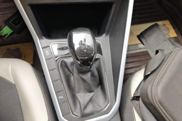 Used Volkswagen Polo 2019 Plus 1.5L Automatic Beats Trendy Cool Edition Gear Lever