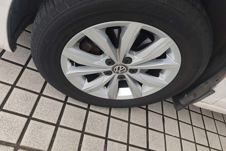 Used Volkswagen Polo 2019 Plus 1.5L Automatic Colorful Technology Edition Left Front Wheel Hub