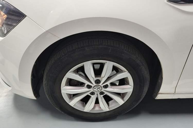 Used Volkswagen Polo 2019 Plus 1.5L Automatic Colorful Technology Edition Left Front Wheel Hub