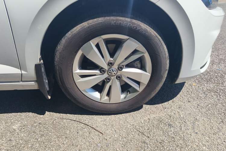 Used Volkswagen Polo 2019 Plus 1.5L Manual Panoramic Enjoyment Edition Right Front Wheel Hub