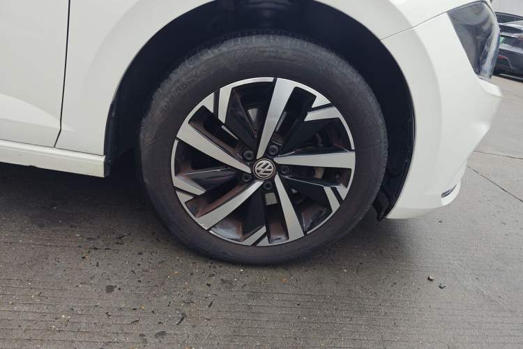 Used Volkswagen Polo 2019 Plus 1.5L Automatic Beats Trendy Cool Edition Right Front Wheel Hub