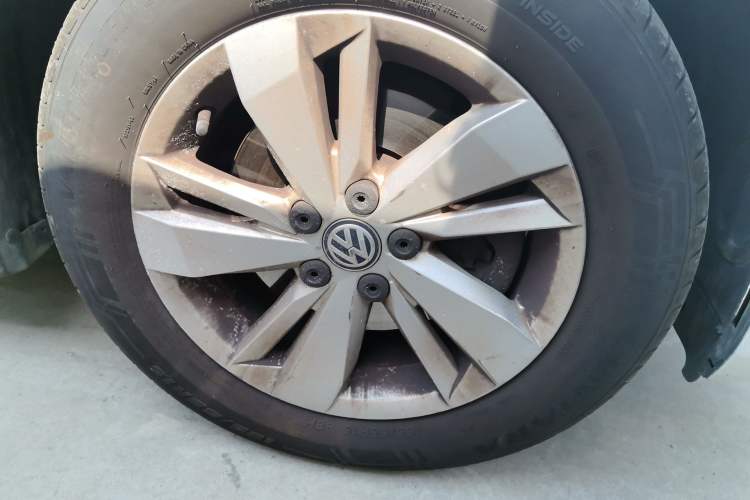 Used Volkswagen Polo 2019 Plus 1.5L Manual Panoramic Enjoyment Edition Right Front Wheel Hub