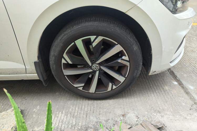 Used Volkswagen Polo 2019 Plus 1.5L Automatic Beats Trendy Cool Edition Right Front Wheel Hub