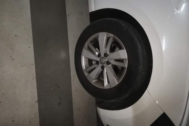 Used Volkswagen Polo 2019 Plus 1.5L Automatic Panoramic Enjoyment Edition Right Front Wheel Hub
