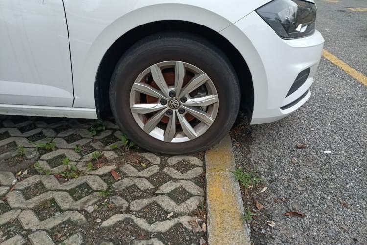 Used Volkswagen Polo 2019 Plus 1.5L Automatic Colorful Technology Edition Right Front Wheel Hub