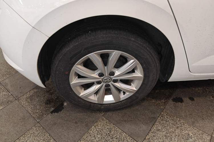 Used Volkswagen Polo 2019 Plus 1.5L Automatic Colorful Technology Edition Right Rear Wheel Hub