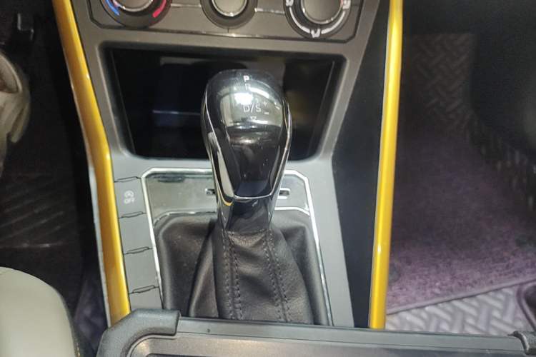 Used Volkswagen Polo 2019 Plus 1.5L Automatic Beats Trendy Cool Edition Gear Lever