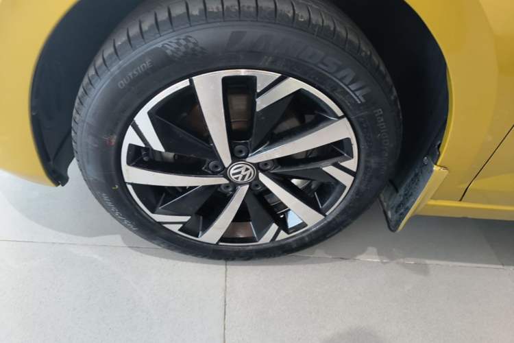 Used Volkswagen Polo 2019 Plus 1.5L Automatic Beats Trendy Cool Edition Left Front Wheel Hub