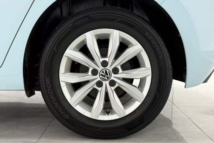 Used Volkswagen Polo 2021 Plus 1.5L Automatic Colorful Tech Edition Left Front Wheel Hub