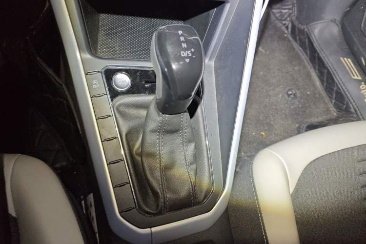 Used Volkswagen Polo 2021 Plus 1.5L Automatic Colorful Tech Edition Gear Lever