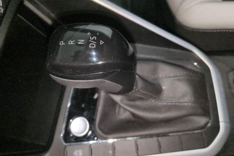 Used Volkswagen Polo 2021 Plus 1.5L Automatic Colorful Tech Edition Gear Lever