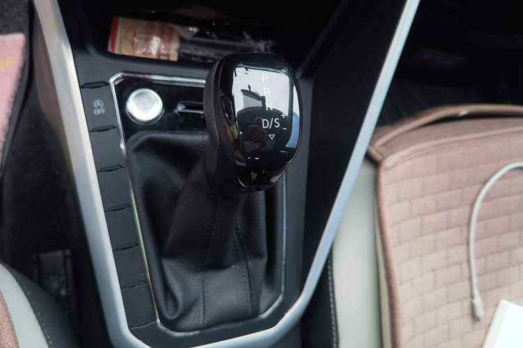 Used Volkswagen Polo 2021 Plus 1.5L Automatic Colorful Tech Edition Gear Lever