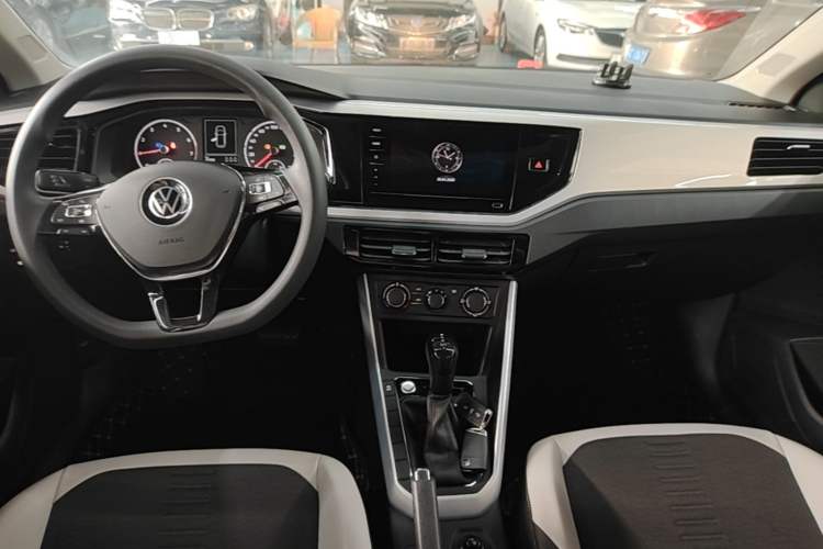 Used Volkswagen Polo 2021 Plus 1.5L Automatic Colorful Tech Edition Gear Lever