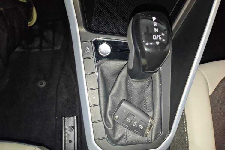 Used Volkswagen Polo 2021 Plus 1.5L Automatic Colorful Tech Edition Gear Lever