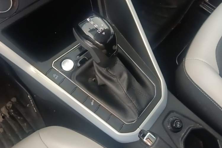 Used Volkswagen Polo 2021 Plus 1.5L Automatic Colorful Tech Edition Gear Lever