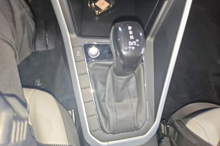 Used Volkswagen Polo 2021 Plus 1.5L Automatic Colorful Tech Edition Gear Lever