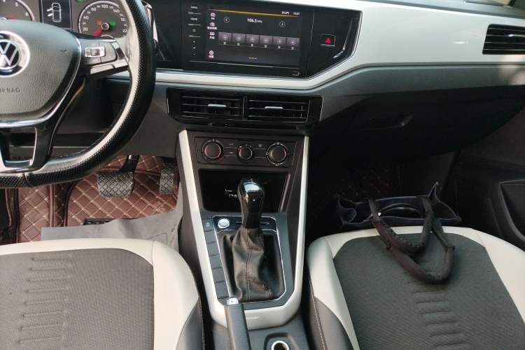Used Volkswagen Polo 2021 Plus 1.5L Automatic Colorful Tech Edition Gear Lever