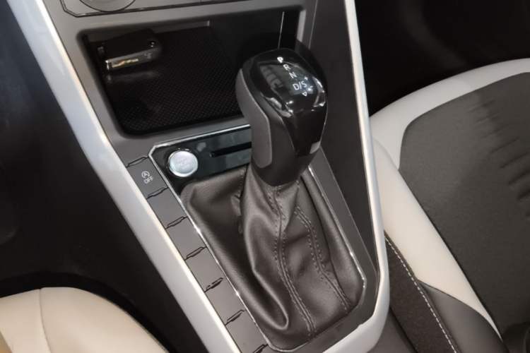Used Volkswagen Polo 2021 Plus 1.5L Automatic Colorful Tech Edition Gear Lever