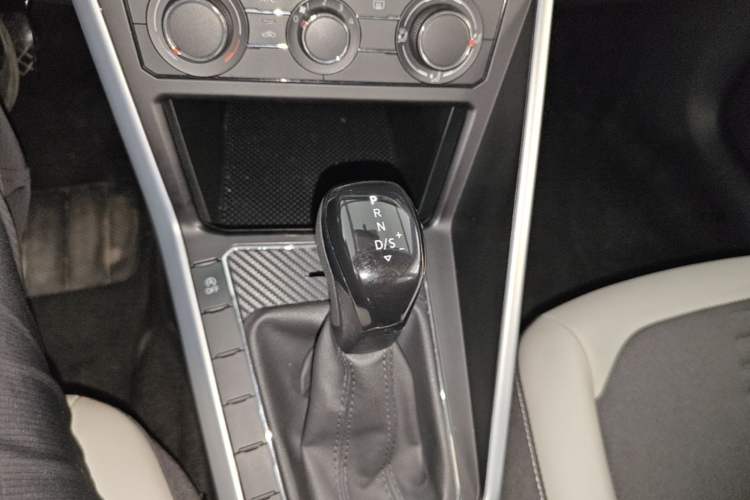 Used Volkswagen Polo 2021 Plus 1.5L Automatic Colorful Tech Edition Gear Lever