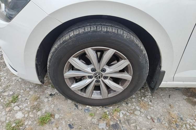 Used Volkswagen Polo 2021 Plus 1.5L Automatic Colorful Tech Edition Left Front Wheel Hub