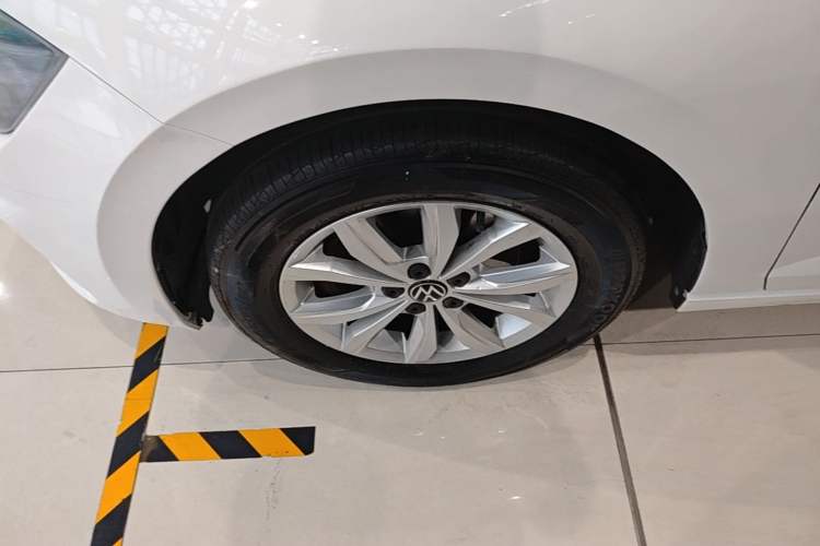 Used Volkswagen Polo 2021 Plus 1.5L Automatic Colorful Tech Edition Left Front Wheel Hub
