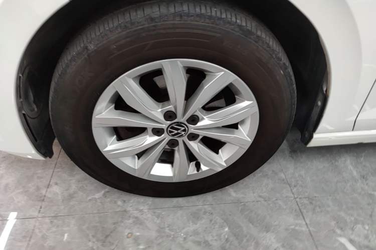 Used Volkswagen Polo 2021 Plus 1.5L Automatic Colorful Tech Edition Left Front Wheel Hub